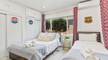 3 slaapkamers, een strijkplank/strijkijzer, wifi