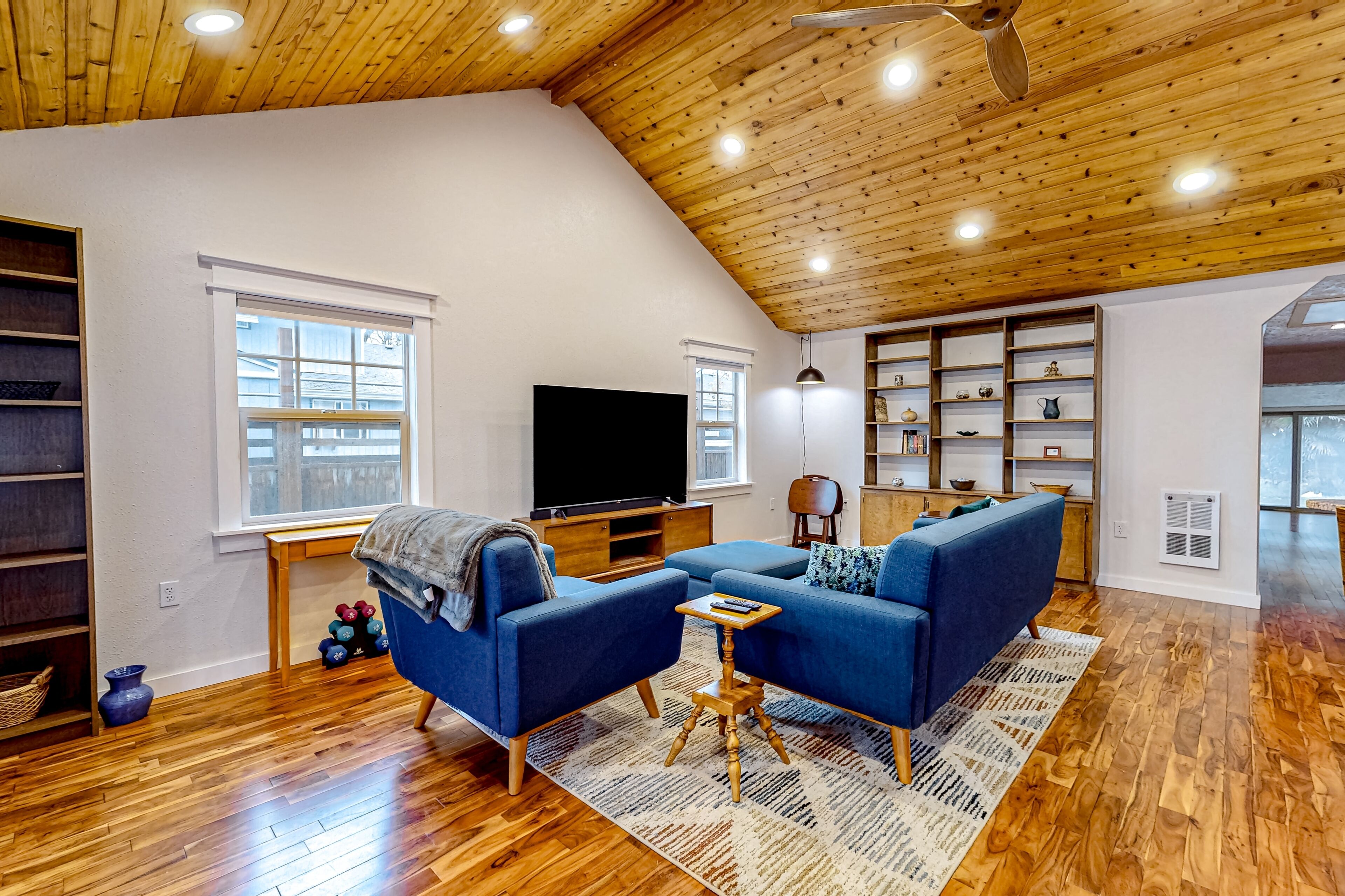 Tropical Wine Country cottage with enclosed yard, firepit, & patio