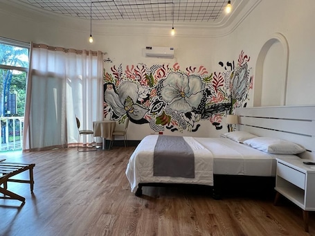 蜜月双人房 | 迷你吧、办公桌、笔记本电脑工作区、免费 WiFi