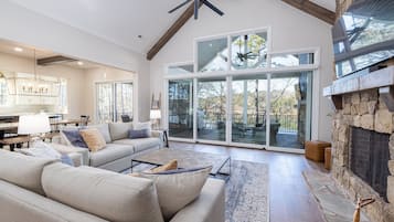 Smart TV, fireplace, video games, table tennis