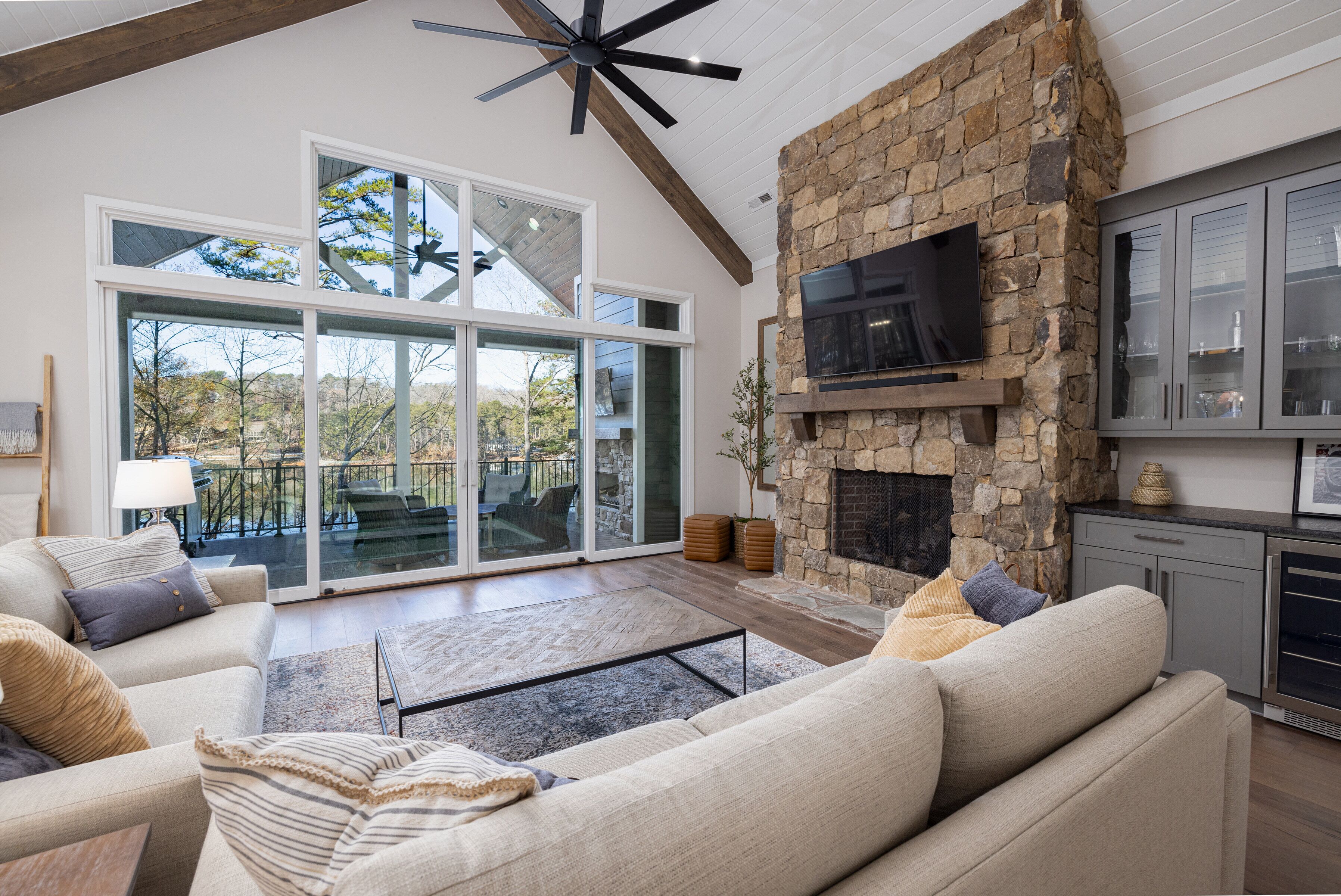 Smart TV, fireplace, video games, table tennis