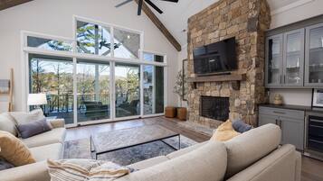 Smart TV, fireplace, video games, table tennis