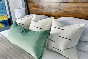 2 室のベッドルーム、デスク、アイロン / アイロン台、旅行用ベビーベッド