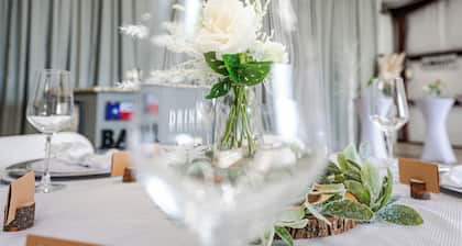 Weekend Getaway - Country Oasis Pool, Hot Tub, Texas Longhorns & Event Venue