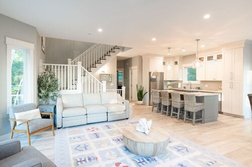 Tranquil Shores | Relax on Lake Michigan 4BR, 4BA