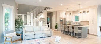 Tranquil Shores | Relax on Lake Michigan 4BR, 4BA