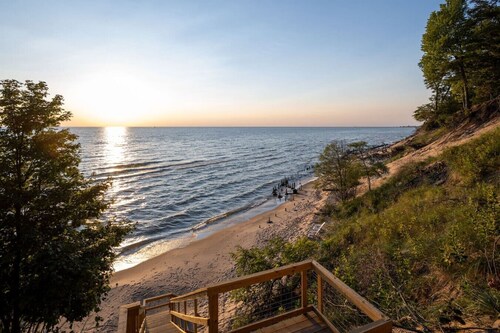 Tranquil Shores | Lake Michigan | Private Beach | Sleeps 11