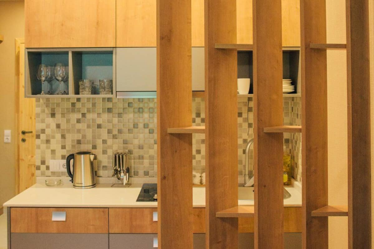 Căn hộ cơ bản | Bếp riêng | Tủ lạnh nhỏ, dụng cụ vệ sinh, đảo bếp