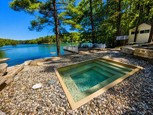 Arbutus-Hot Tub-Sauna-Beach-Pines-Pontoon Rentals
