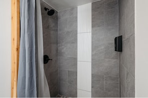 Douche, serviettes fournies