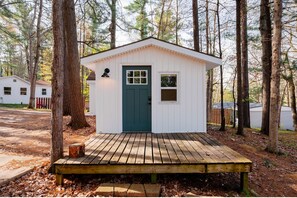 Exterior detail - Arbutus-Hot Tub-Sauna-Beach-Pines-Pontoon Rentals (Traverse City)