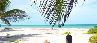 Guesthouse & Yoga Studio beachfront home: El Cuyo