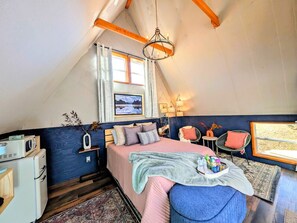 1 habitación, escritorio, wifi gratis y ropa de cama