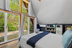 1 室のベッドルーム、デスク、WiFi (無料)、ベッドシーツ