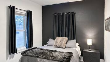 2 bedrooms, desk, iron/ironing board, free WiFi