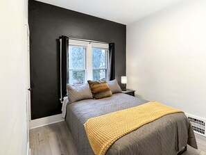 2 bedrooms, desk, iron/ironing board, free WiFi