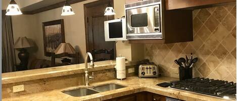 電子レンジ、オーブン、コンロ、食器洗い機