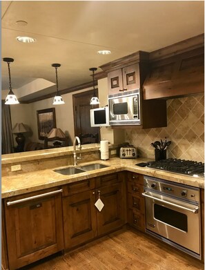 Microonde, forno, piano cottura, lavastoviglie