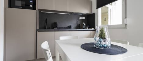 Microwave, stovetop, dishwasher, coffee/tea maker