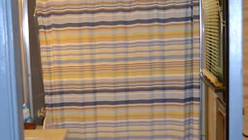 Cottage Tiêu chuẩn | Phòng tắm | Vòi sen/bồn tắm kết hợp