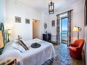 9 slaapkamers, een strijkplank/strijkijzer, gratis wifi, beddengoed