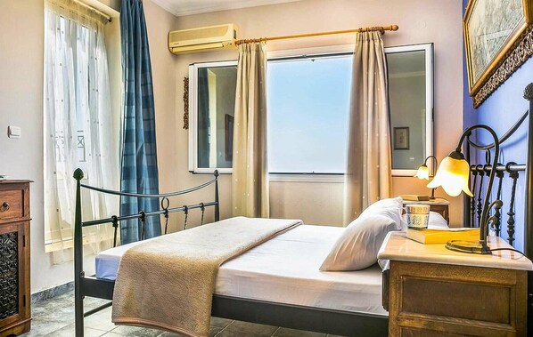 3 chambres, fer et planche à repasser, Wi-Fi, draps fournis