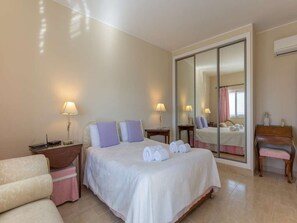 4 bedrooms, iron/ironing board, free WiFi