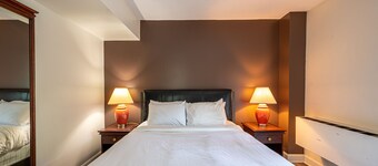 Chambre lit Queen avec balcon (25)