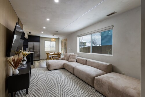 Minimalist Japandi Masterpiece right next to Cottonwood Canyon