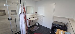 Hårtørrer, håndklæder, Sæbe, Toiletpapir