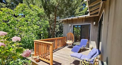 Cozy retreat near woods and sea