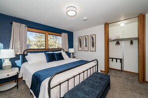 4 Schlafzimmer, Schreibtisch, Bügeleisen/Bügelbrett, Reisekinderbett