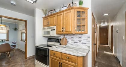 Family, Group Friendly, Large Yard, Only 6 Miles To Duluth, MN! EV Charger