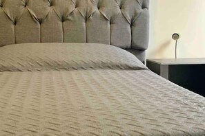 2 quartos, ferros/tábuas de passar roupa, Wi-Fi, roupa de cama