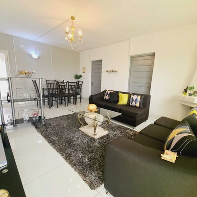 110m² Apartment - 3 Bedrooms, Starlink Wi-Fi, garage, garden & views in Itaosy