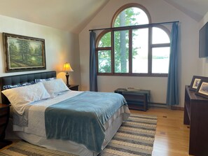 4 slaapkamers, een strijkplank/strijkijzer, gratis wifi, beddengoed
