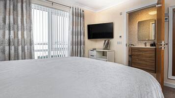 3 bedrooms, free WiFi, bed sheets