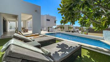 Außenpool, Liegestühle