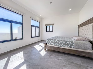 Luxury Villa | 7 bedrooms, hypo-allergenic bedding, desk, laptop workspace