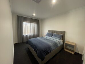 4 bedrooms, iron/ironing board, free WiFi, bed sheets - Escape and Enjoy .. Free WIFi (Saint Leonards)