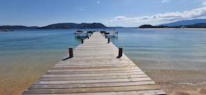 Solsenger og strandhåndklær