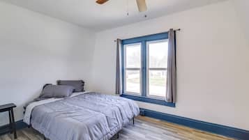 4 bedrooms, iron/ironing board, Internet, bed sheets