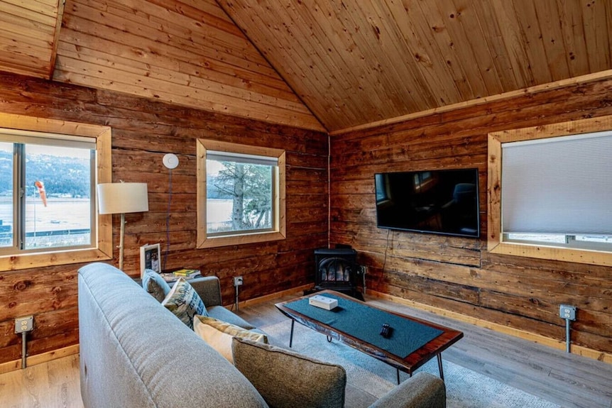 Lakeshore Lodging Cabins - Alaska