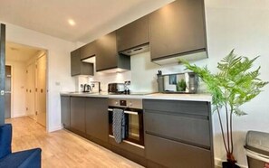 Fridge, microwave, oven, stovetop - Coates House one bed, with SB - Nailsea (Bristol)