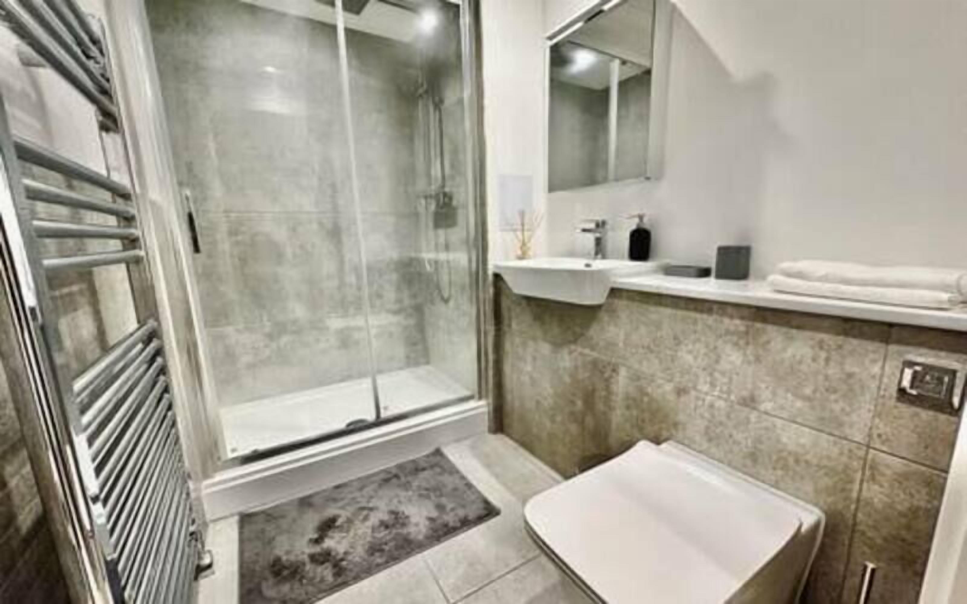 Shower, towels