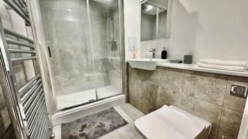 Shower, towels