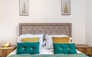 3 عدّة غرف نوم وواي فاي مجانًا وملاءات أسرّة