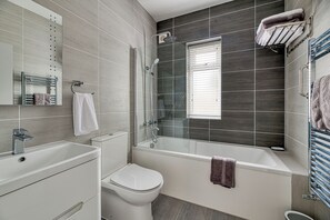 Shower, towels - Eden Grove 2 Bed Holiday Retreat With Hottub (Bolton)