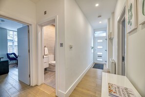 Shower, towels - Eden Grove 2 Bed Holiday Retreat With Hottub (Bolton)