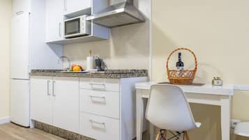 Fridge, microwave, coffee/tea maker, electric kettle